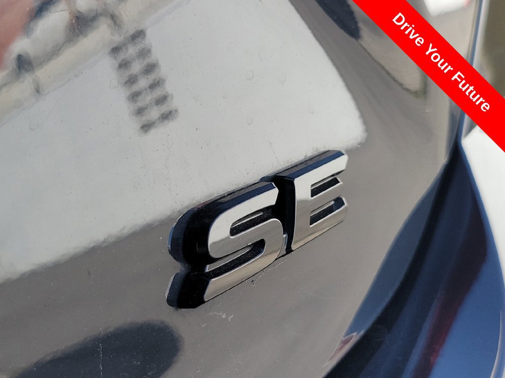Used 2025 Toyota Camry SE w/ Convenience Package FWD image 27