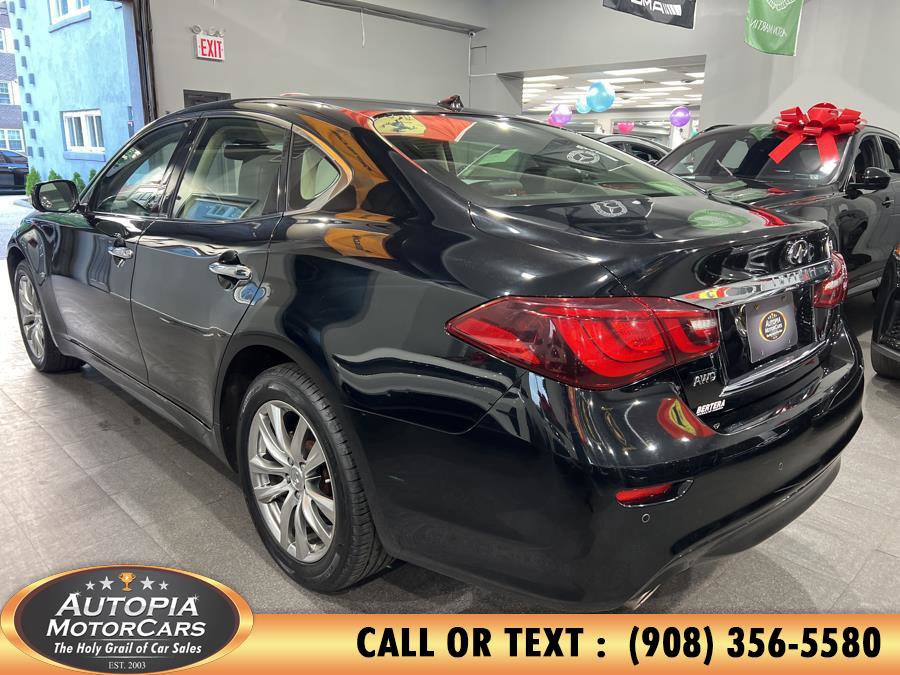 Used 2017 INFINITI Q70 3.7 image 4