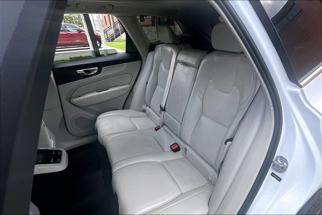 Used 2023 Volvo XC60 B5 Ultimate w/ Protection Package Premier FWD image 37