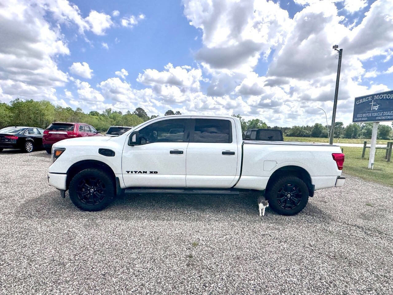 Used 2018 Nissan Titan SV w/ SV Convenience Package image 12