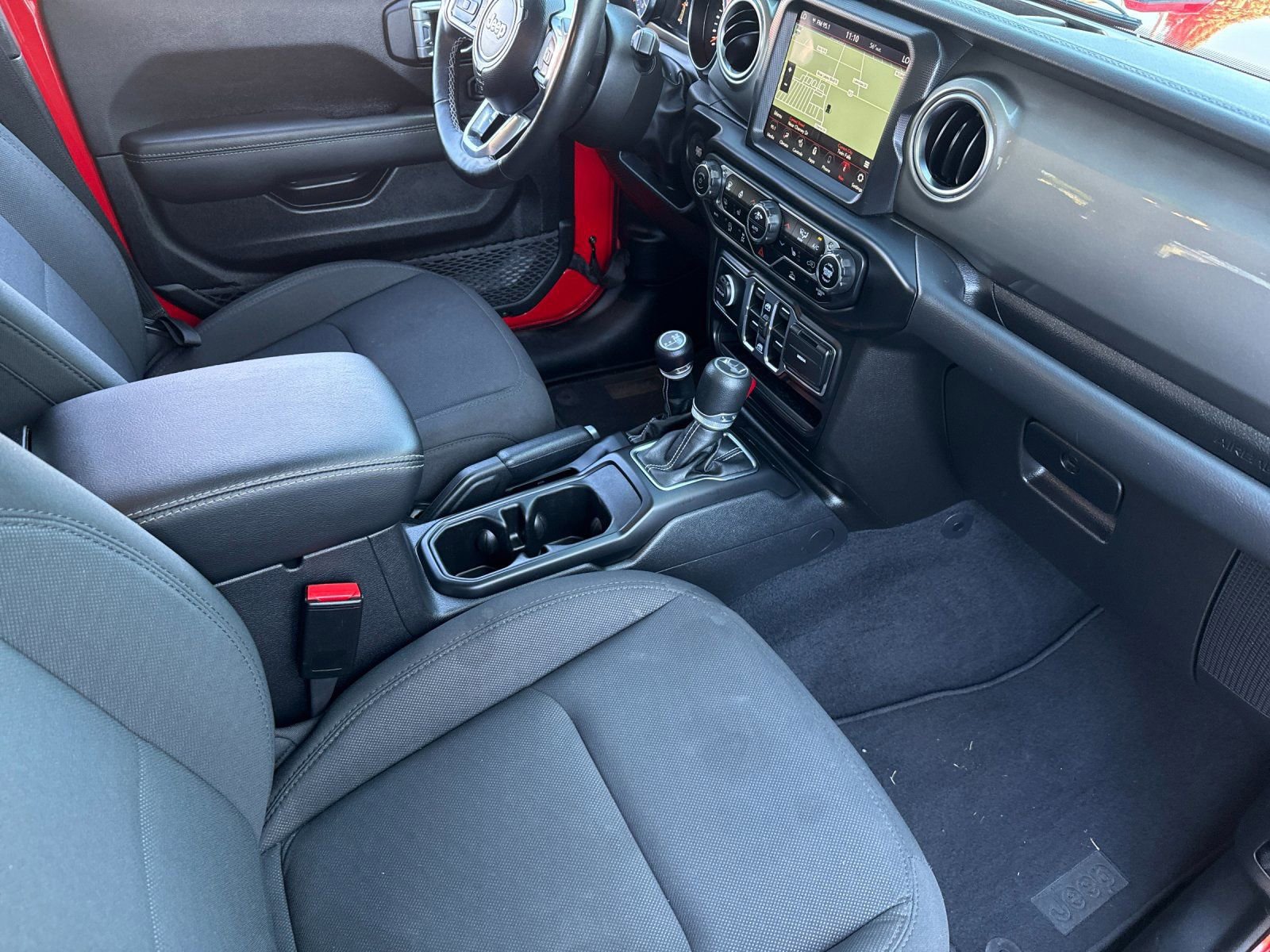 Used 2023 Jeep Wrangler Sahara w/ Cold Weather Group image 17