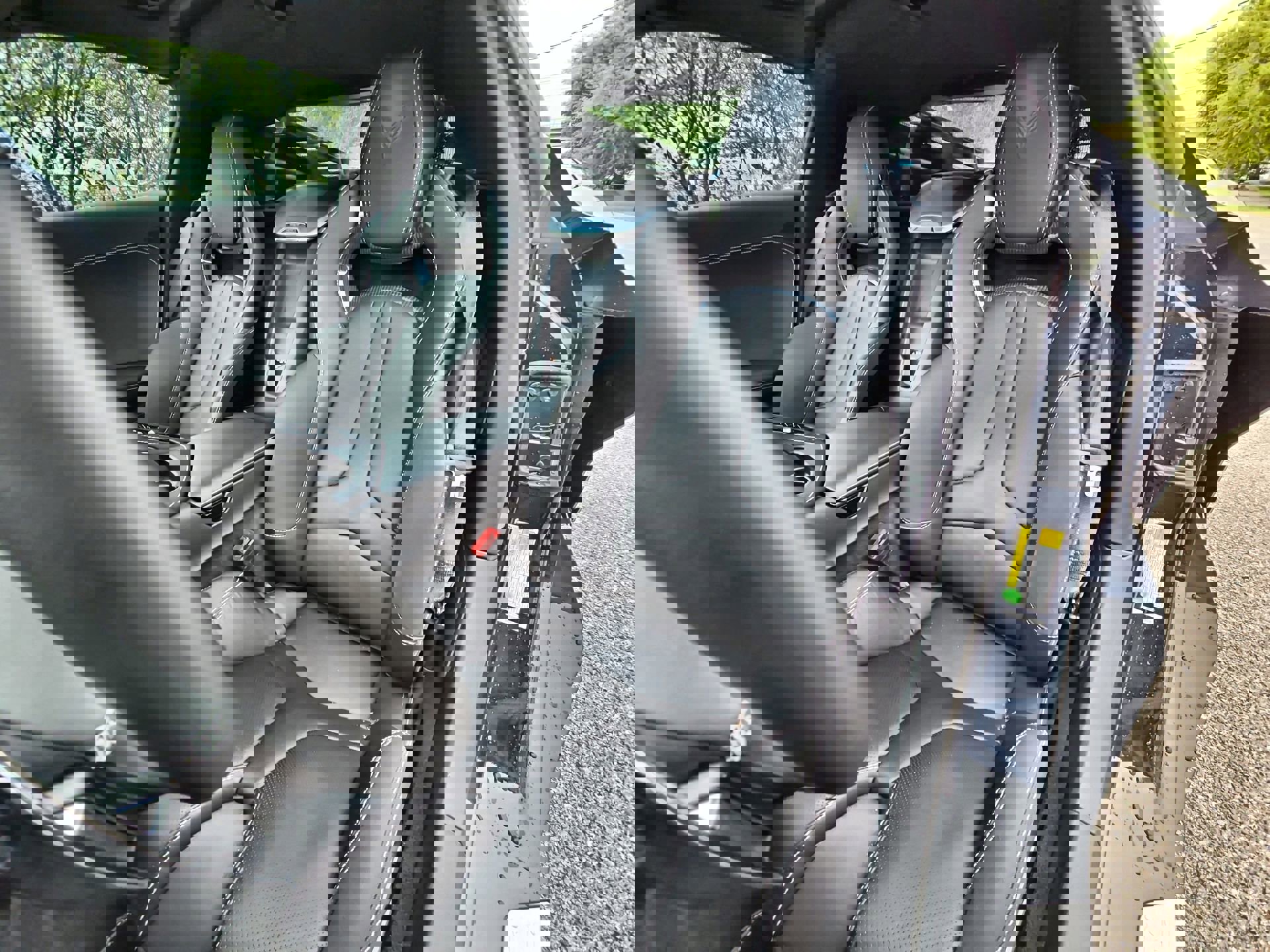 Used 2024 Chevrolet Corvette Stingray Preferred Cpe w/ Body-Color Dual Roof Package RWD image 11