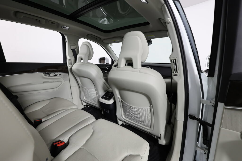 Used 2016 Volvo XC90 T6 Momentum w/ Momentum Plus Package AWD/4WD image 20