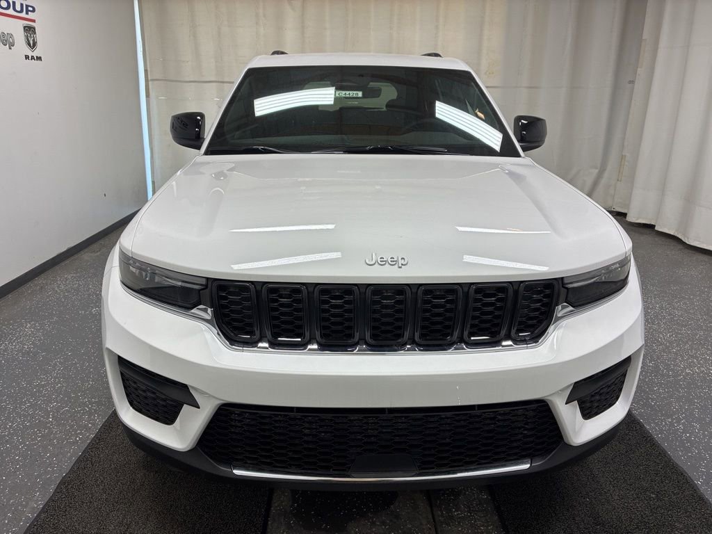 New 2026 Jeep Grand Cherokee Laredo w/ Trailer Tow Package AWD/4WD image 2