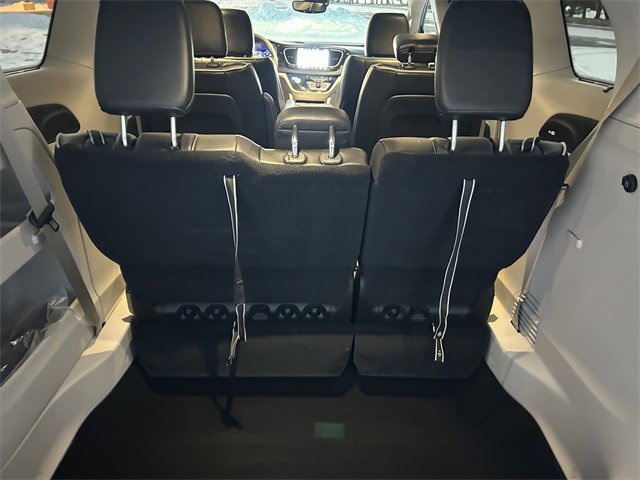 Used 2023 Chrysler Pacifica Limited image 19