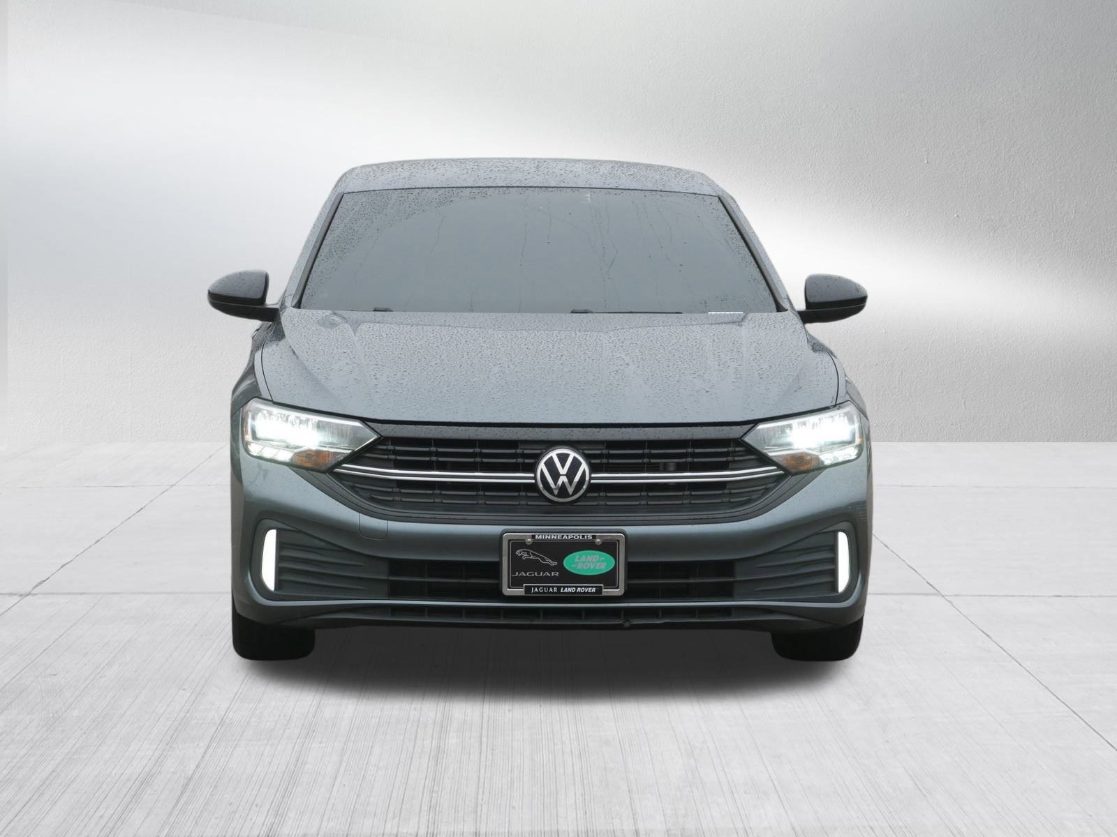 Used 2022 Volkswagen Jetta Sport image 2