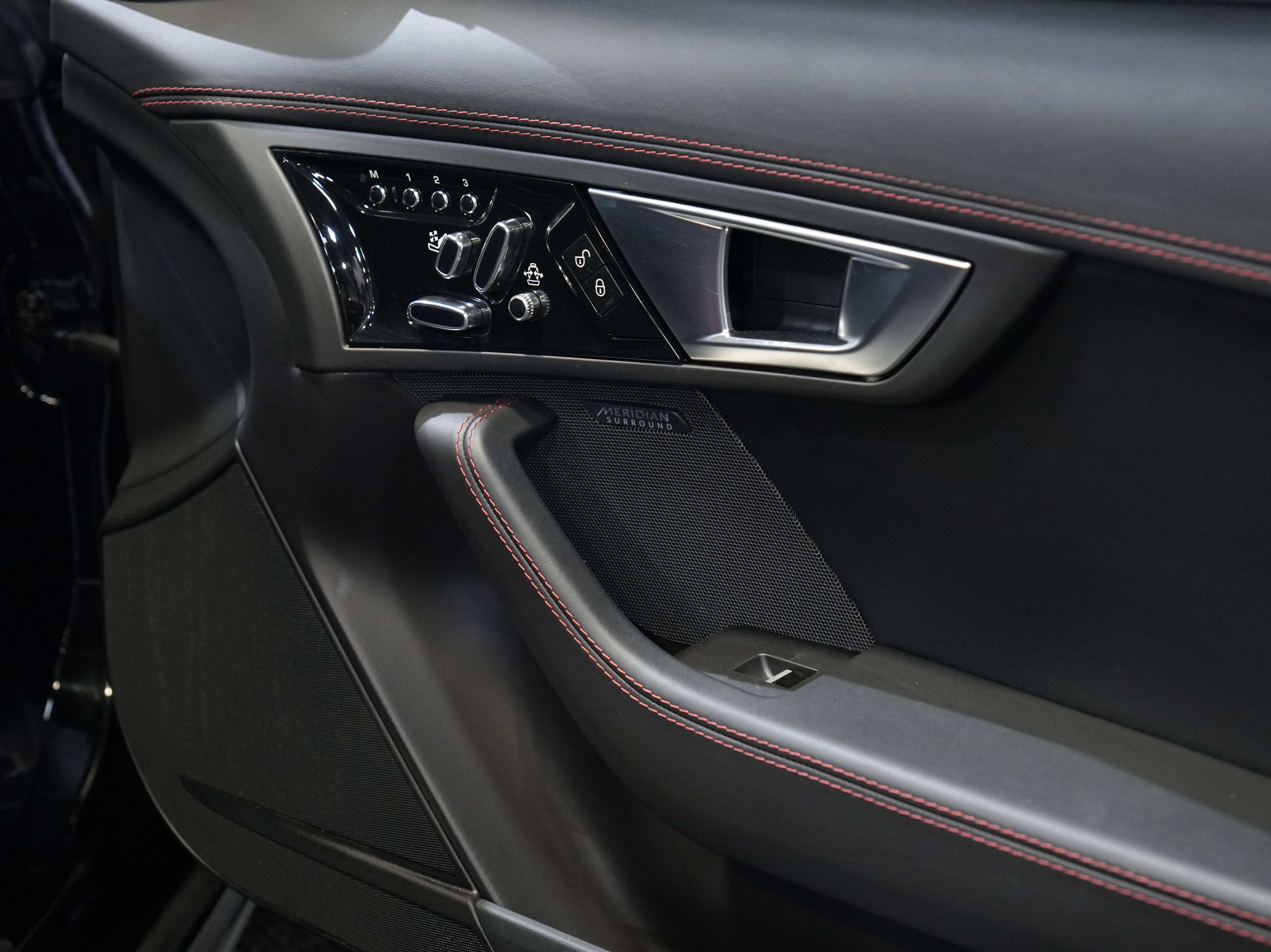 Used 2015 Jaguar F-TYPE R RWD image 24