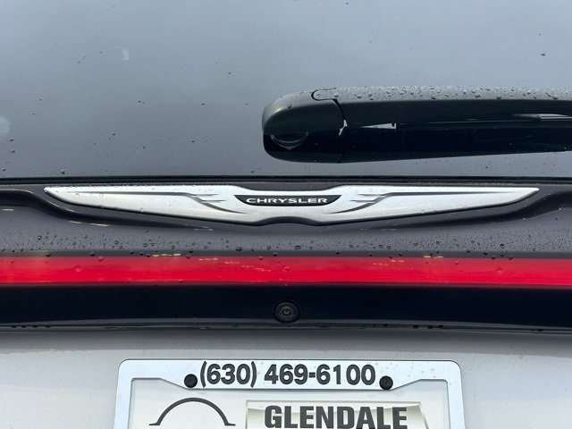 Used 2024 Chrysler Pacifica Touring-L image 16