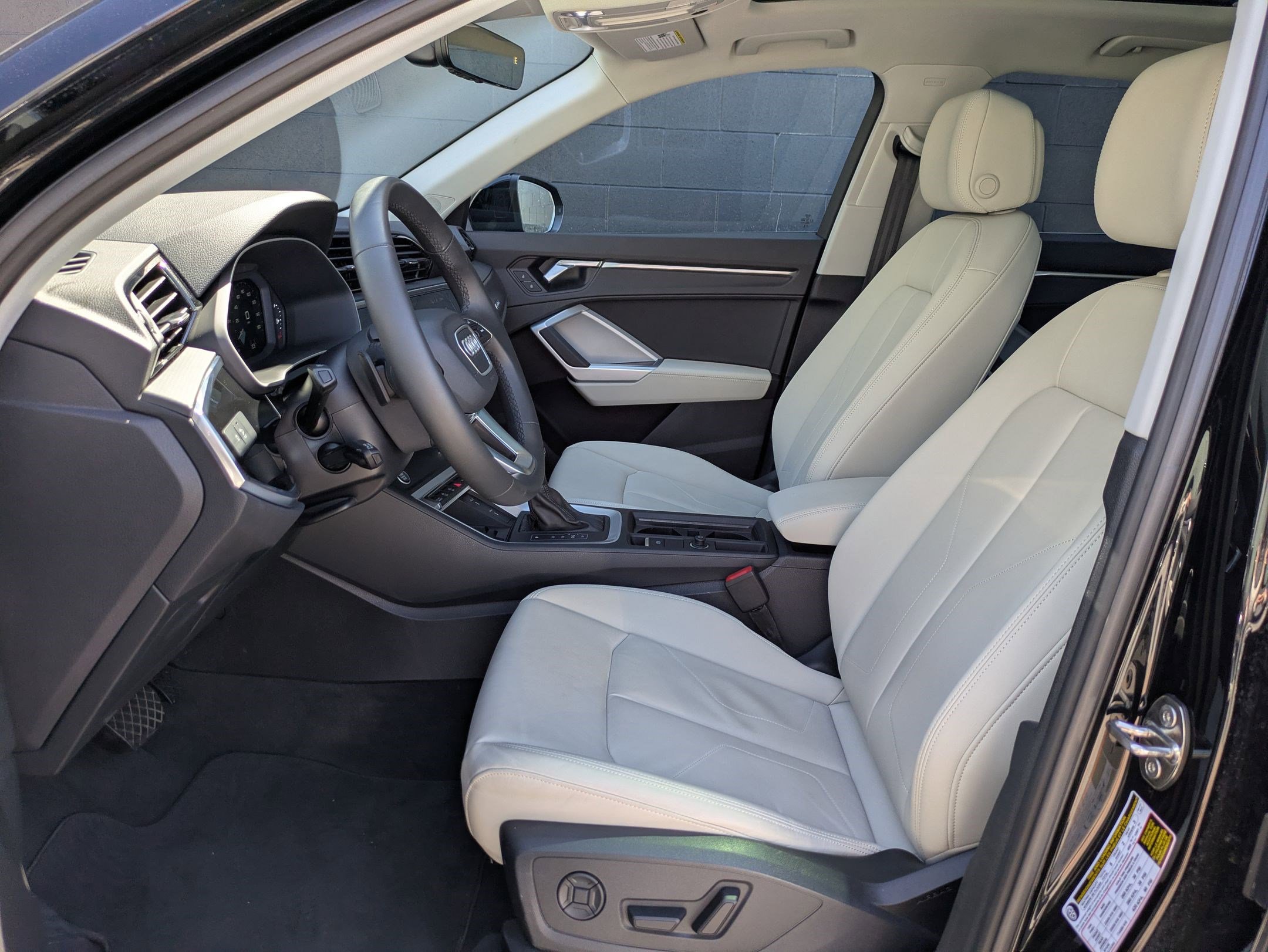 Certified 2025 Audi Q3 2.0T Premium w/ Convenience Package AWD/4WD image 22