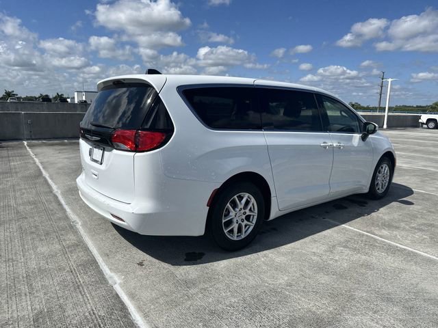 Used 2023 Chrysler Voyager LX FWD image 36