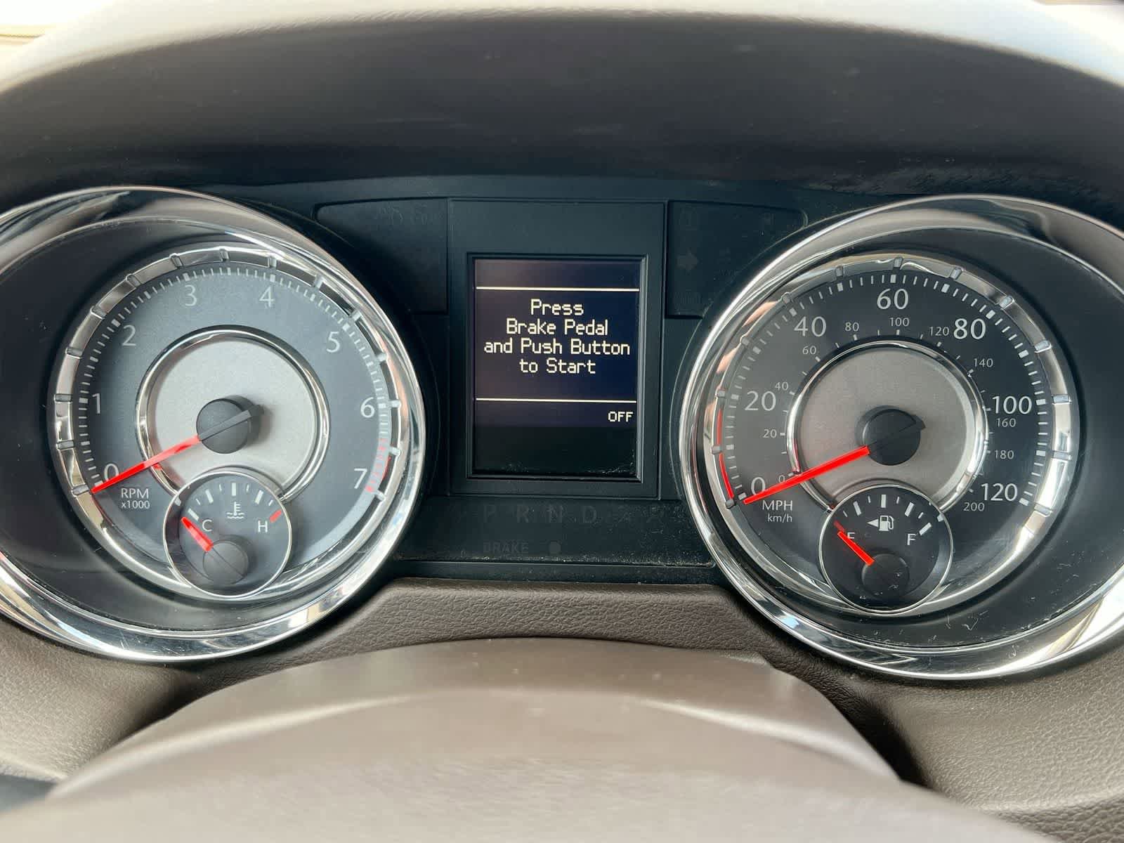 Used 2015 Chrysler Town & Country Touring-L w/ Driver Convenience Group FWD image 31