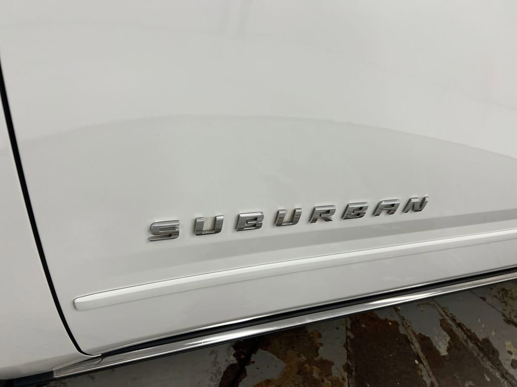 Used 2020 Chevrolet Suburban Premier w/ Premier Plus Edition image 28