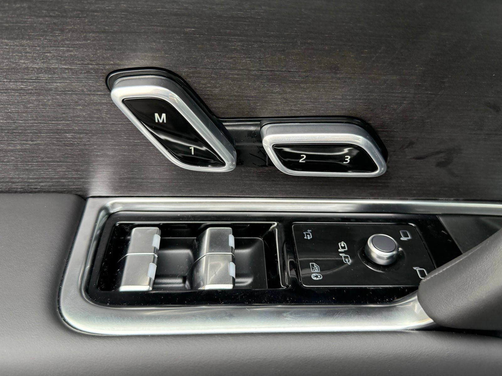 New 2025 Land Rover Range Rover SE AWD/4WD image 16