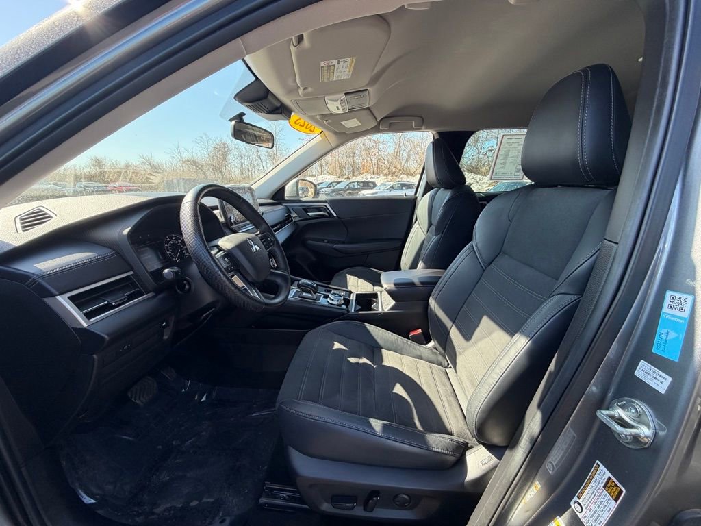 Used 2023 Mitsubishi Outlander SE image 14