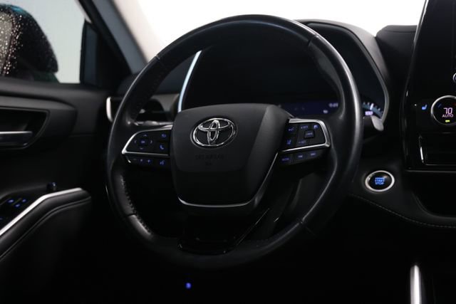 Used 2021 Toyota Highlander XLE AWD/4WD image 40