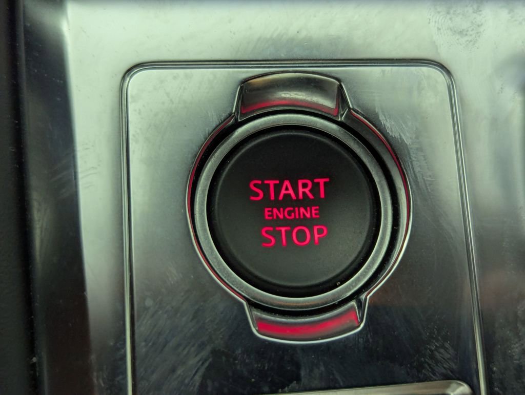 Used 2022 Jaguar F-PACE SVR image 45