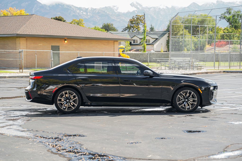 Used 2023 BMW 740i image 4