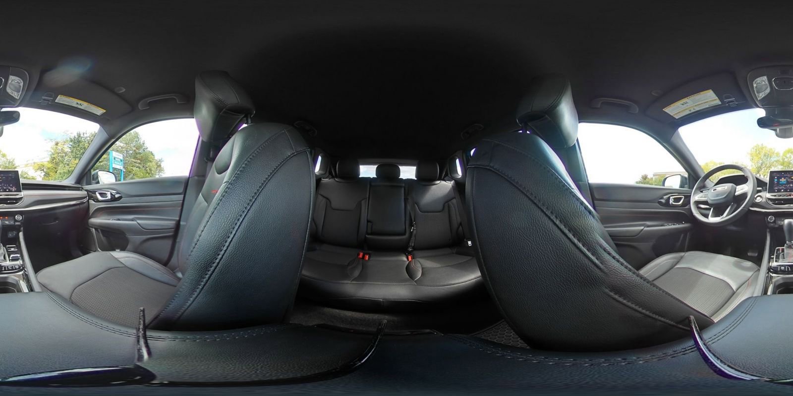 Used 2025 Jeep Compass Trailhawk image 41