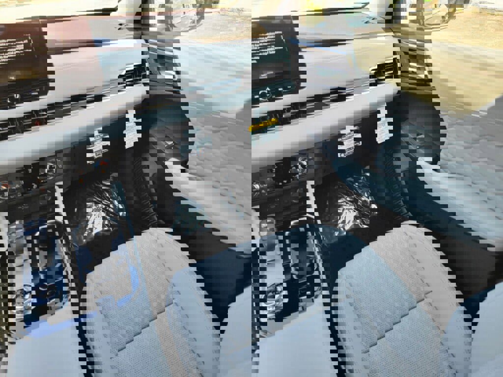 New 2025 Mitsubishi Outlander SEL image 13