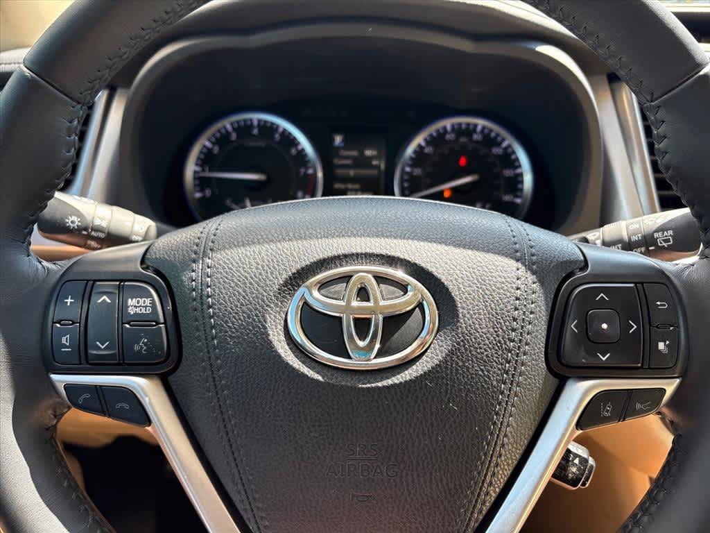 Used 2019 Toyota Highlander Limited AWD/4WD image 16