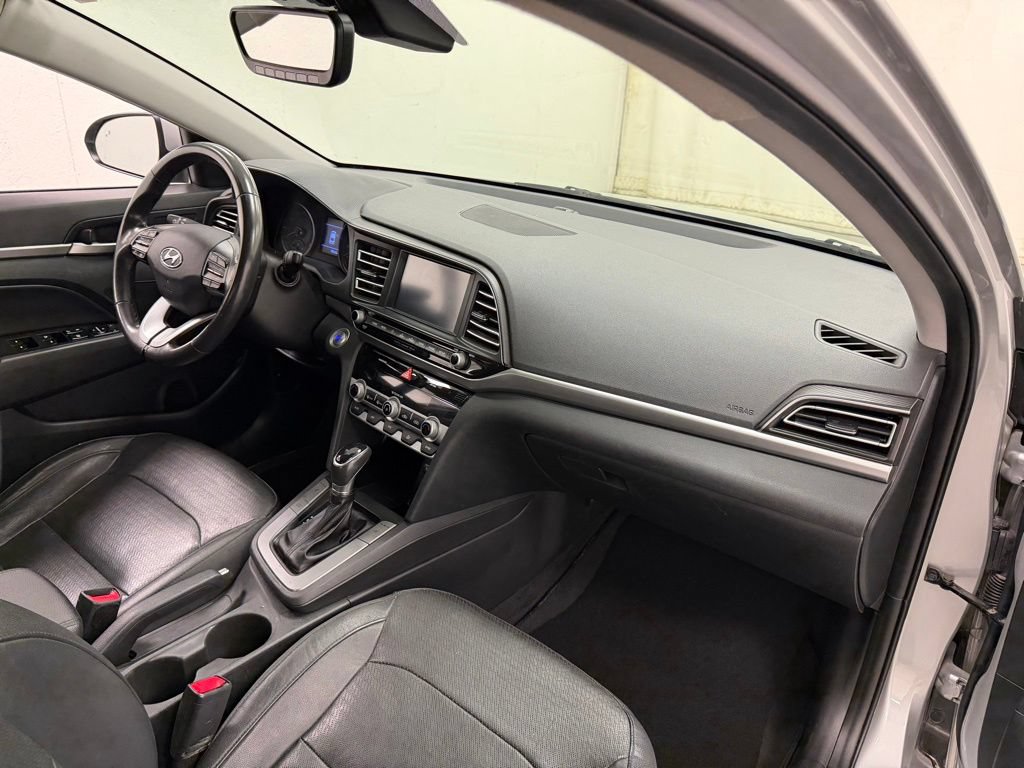 Used 2020 Hyundai Elantra Limited w/ Cargo Package (C1) FWD image 11