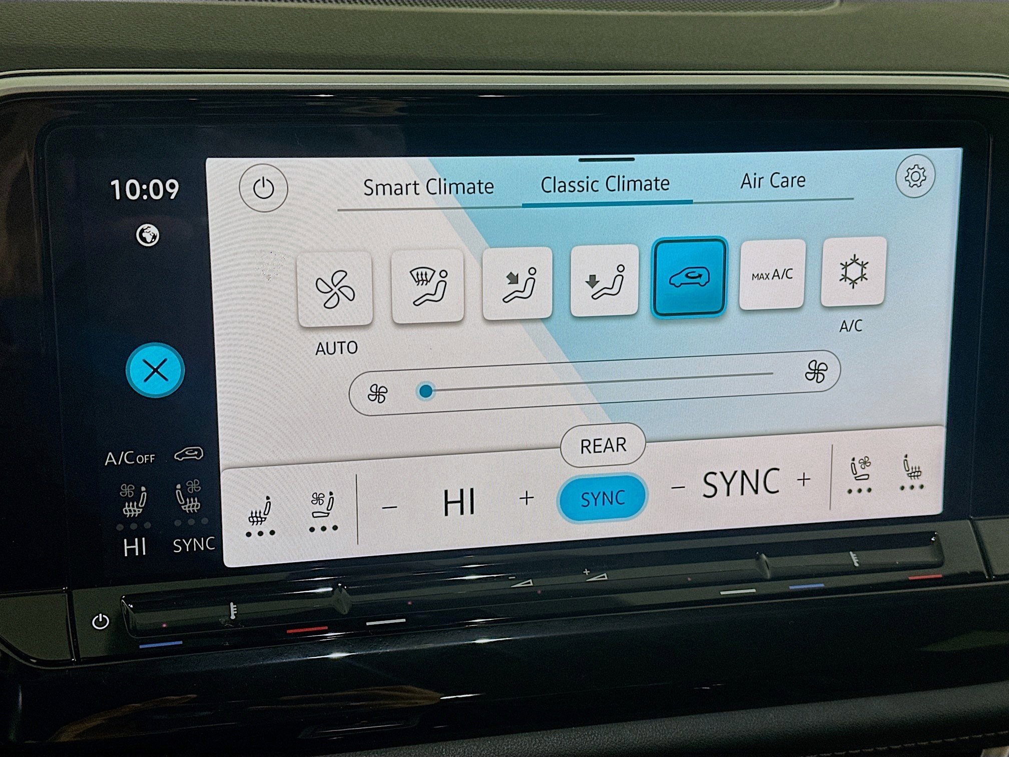 Used 2025 Volkswagen Atlas SE AWD/4WD image 22