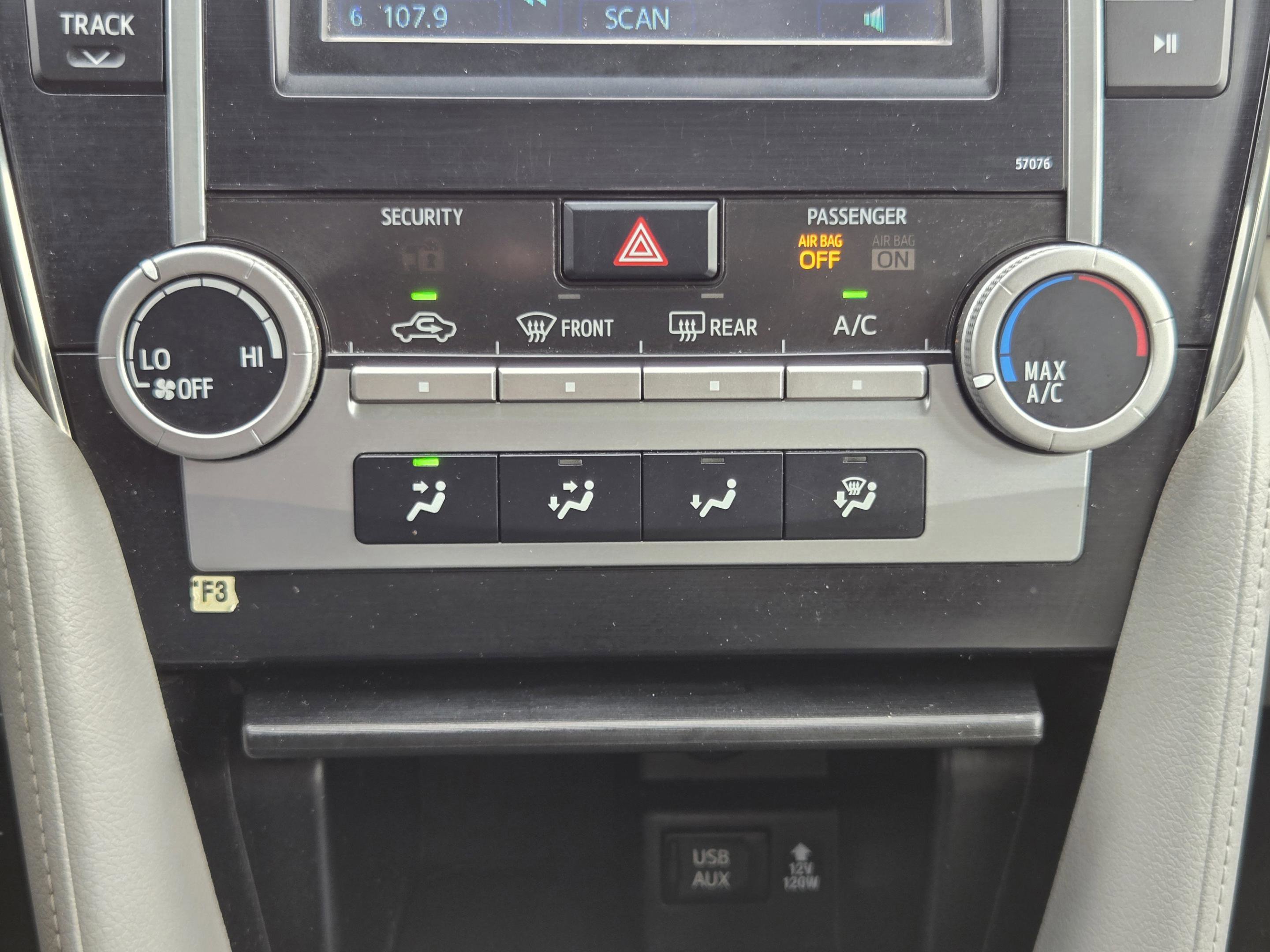 Used 2014 Toyota Camry LE FWD image 16