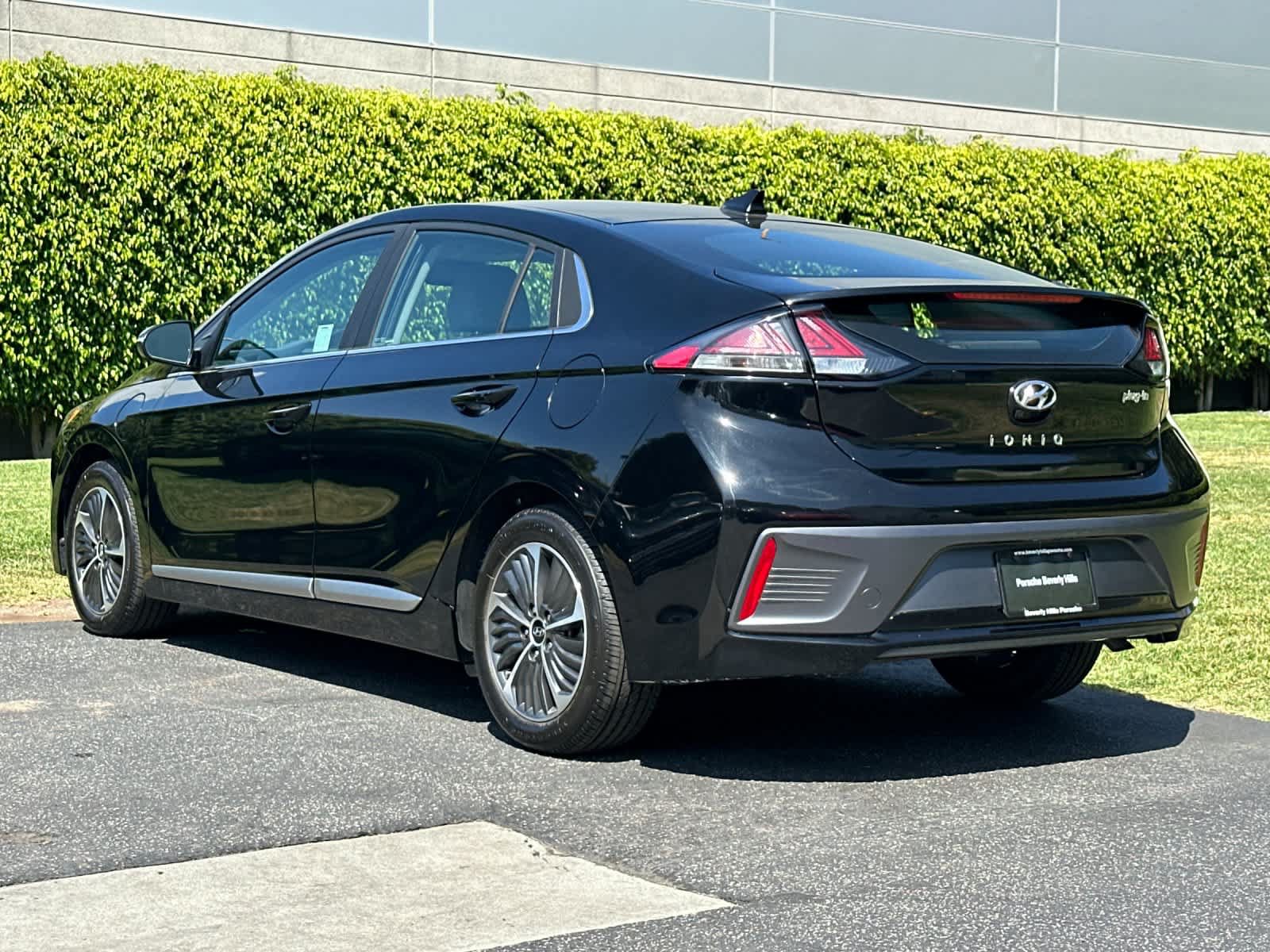 Used 2022 Hyundai Ioniq SEL FWD image 3