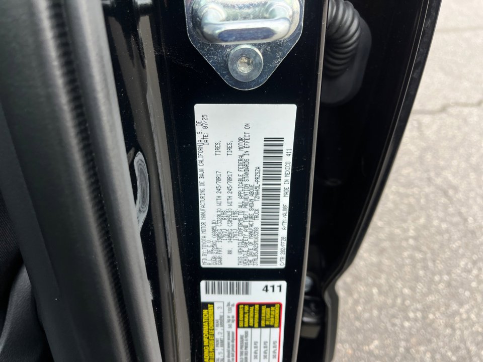 Certified 2025 Toyota Tacoma SR5 image 39