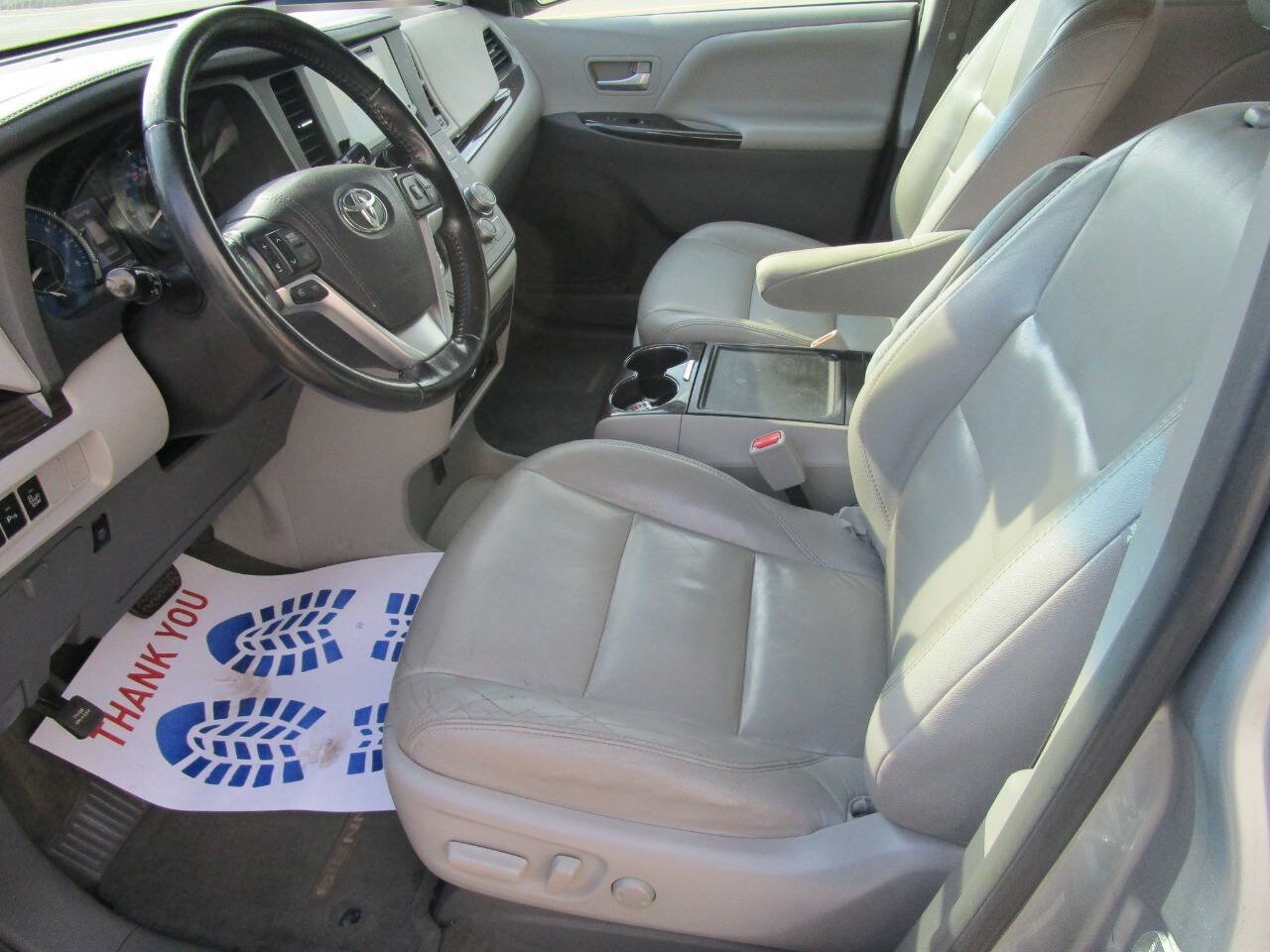 Used 2015 Toyota Sienna XLE Premium FWD image 12