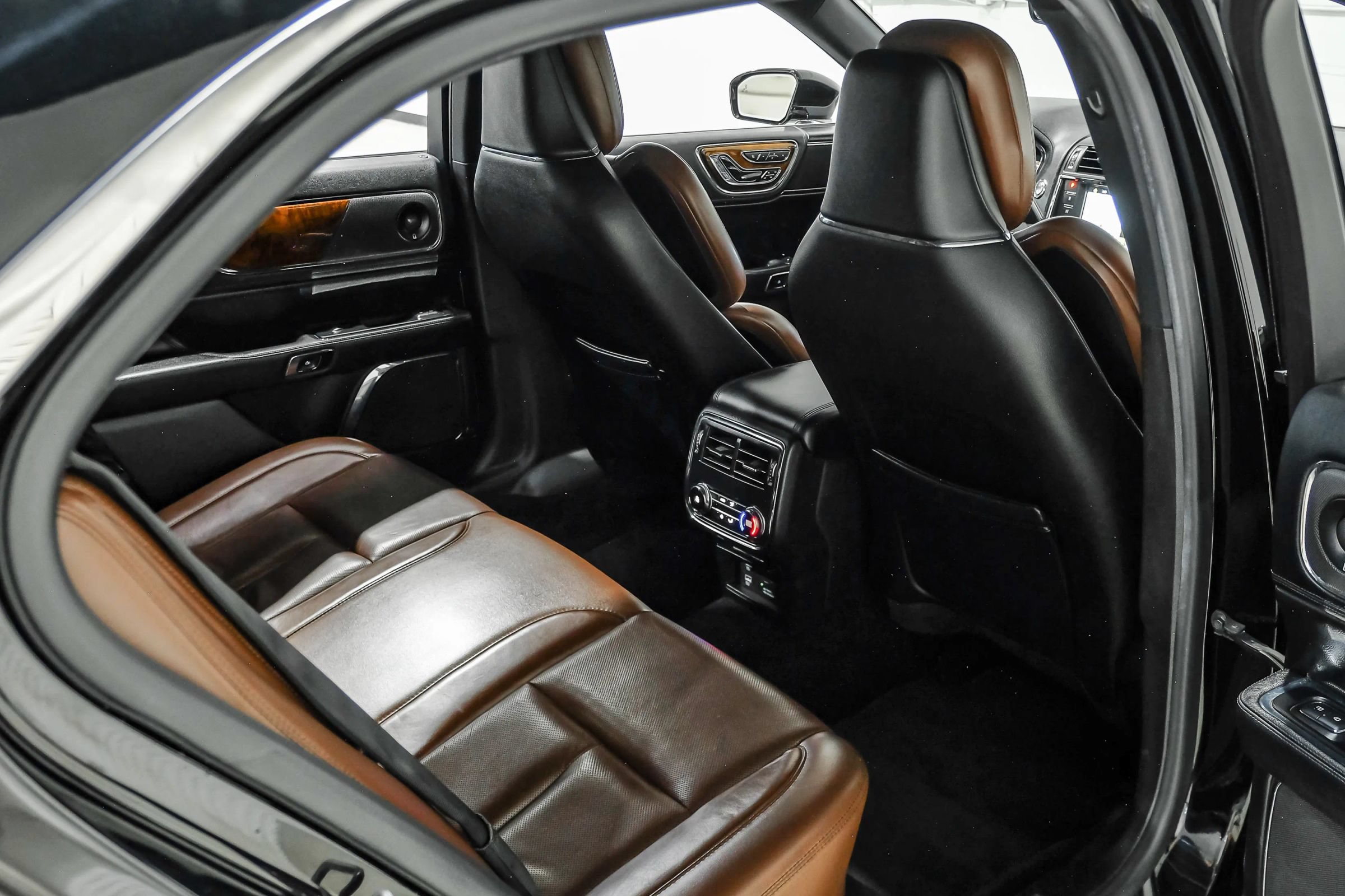 Used 2018 Lincoln Continental Reserve FWD image 40