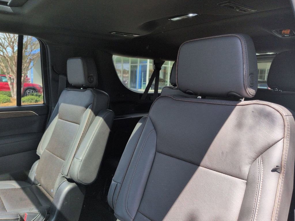 Used 2023 Chevrolet Suburban High Country image 28