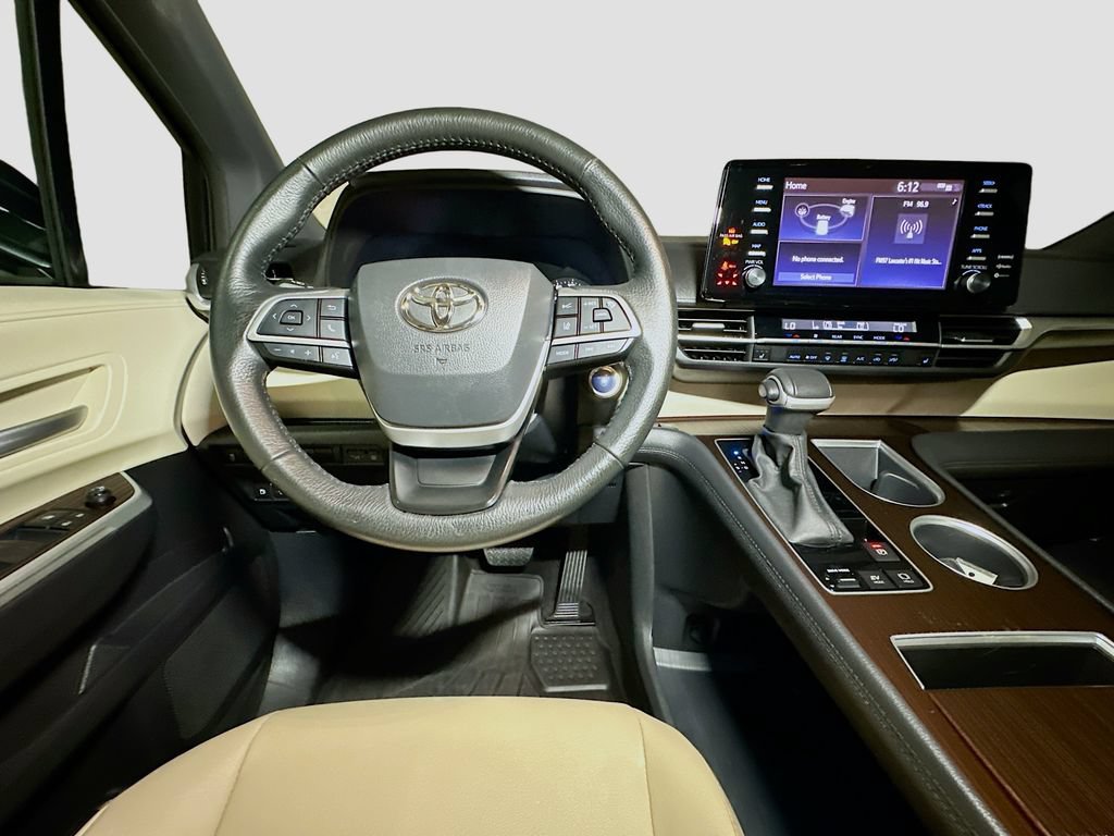 Certified 2023 Toyota Sienna XLE AWD/4WD image 31