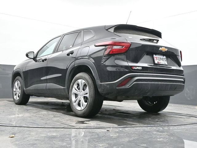 Used 2024 Chevrolet Trax LS image 42