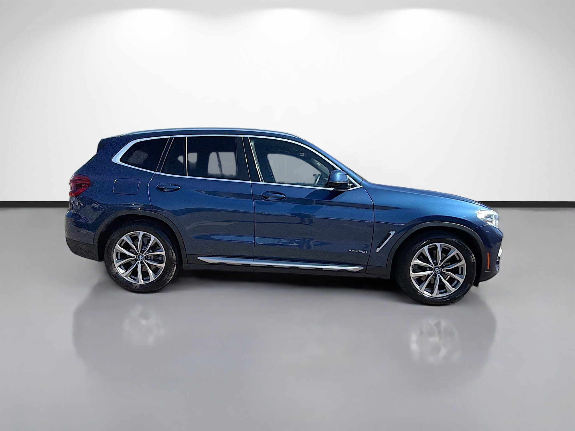 Used 2018 BMW X3 xDrive30i image 2