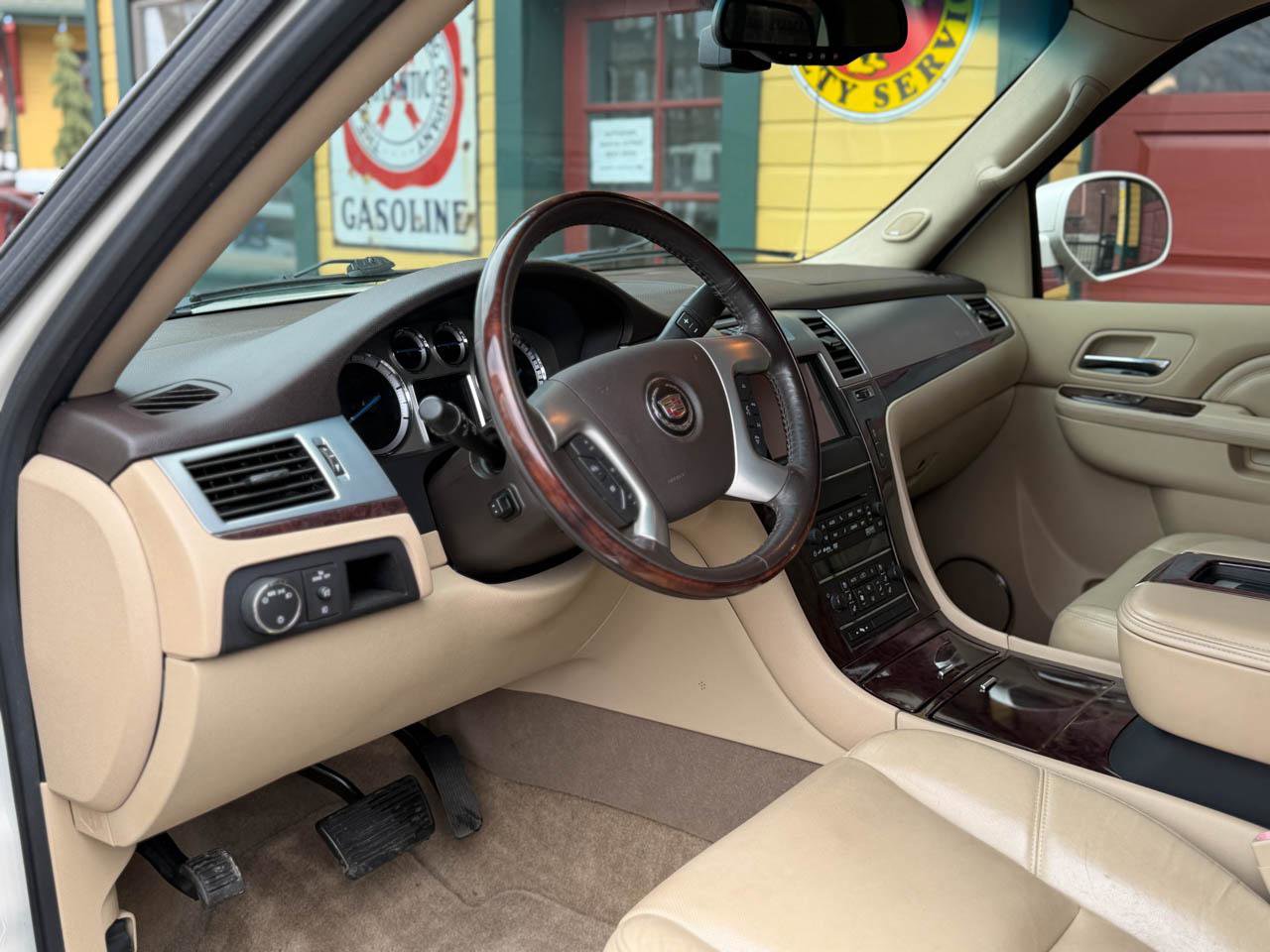 Used 2013 Cadillac Escalade EXT Luxury image 15