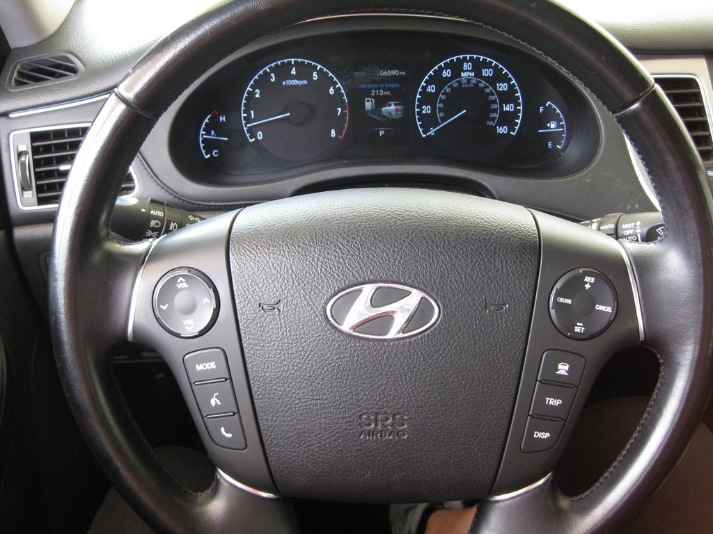 Used 2013 Hyundai Genesis 3.8 w/ Technology Pkg RWD image 11