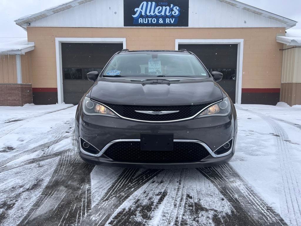 Used 2017 Chrysler Pacifica Touring Plus image 2