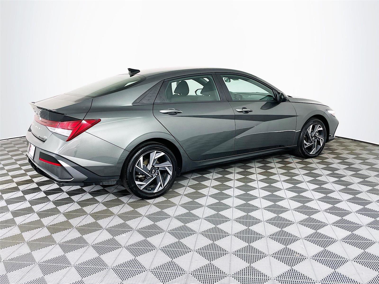 Certified 2025 Hyundai Elantra SEL FWD image 10