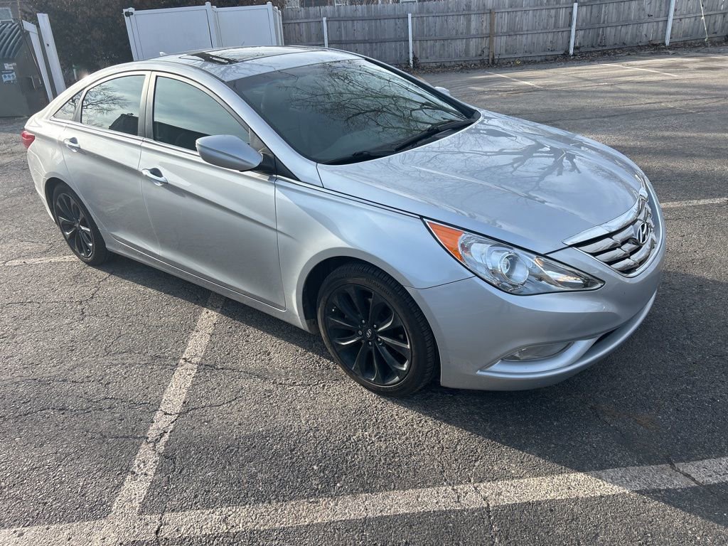 Used 2013 Hyundai Sonata SE w/ Navigation & Sunroof Pkg image 3