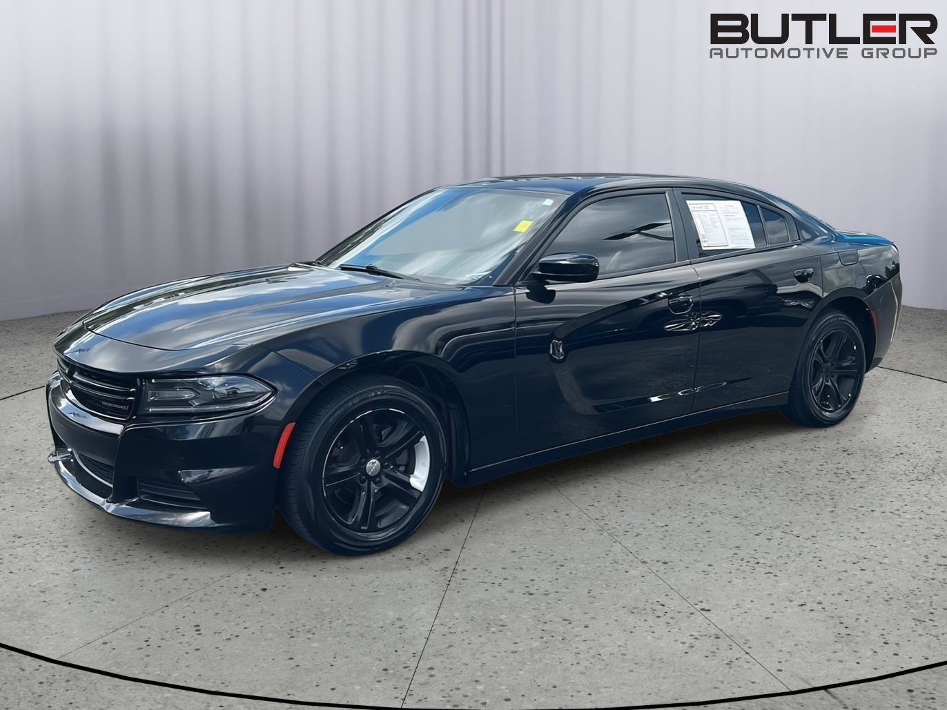 Used 2019 Dodge Charger SXT w/ Leather Interior Group image 2