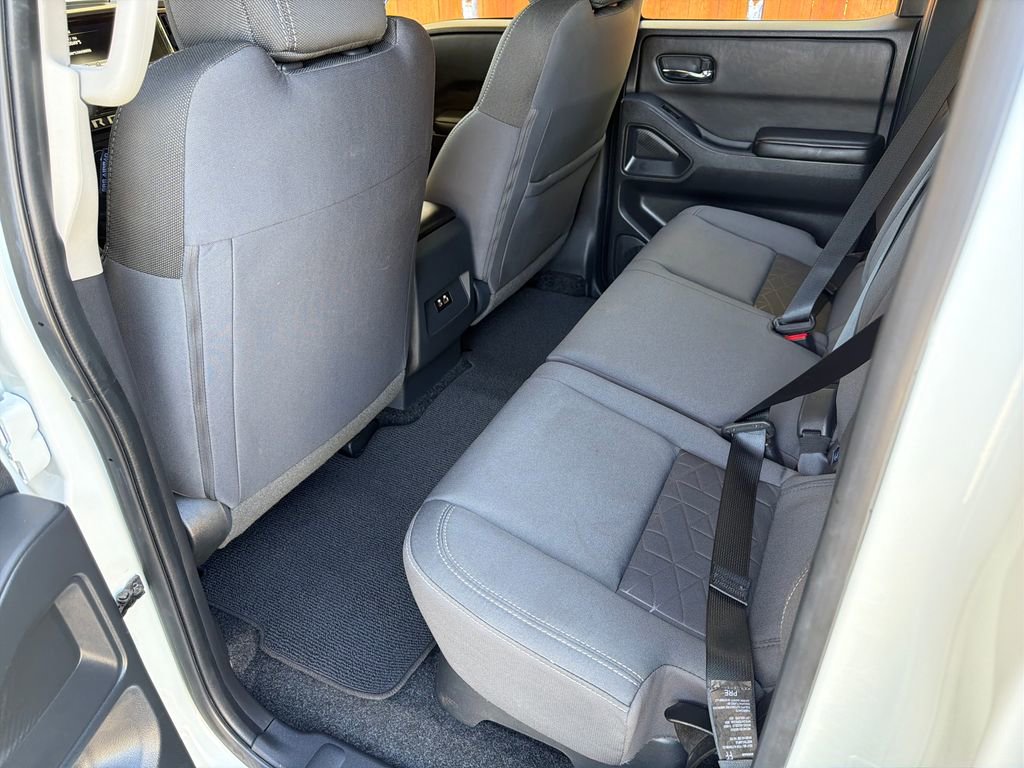Used 2025 Nissan Frontier SV w/ Tow Package image 31
