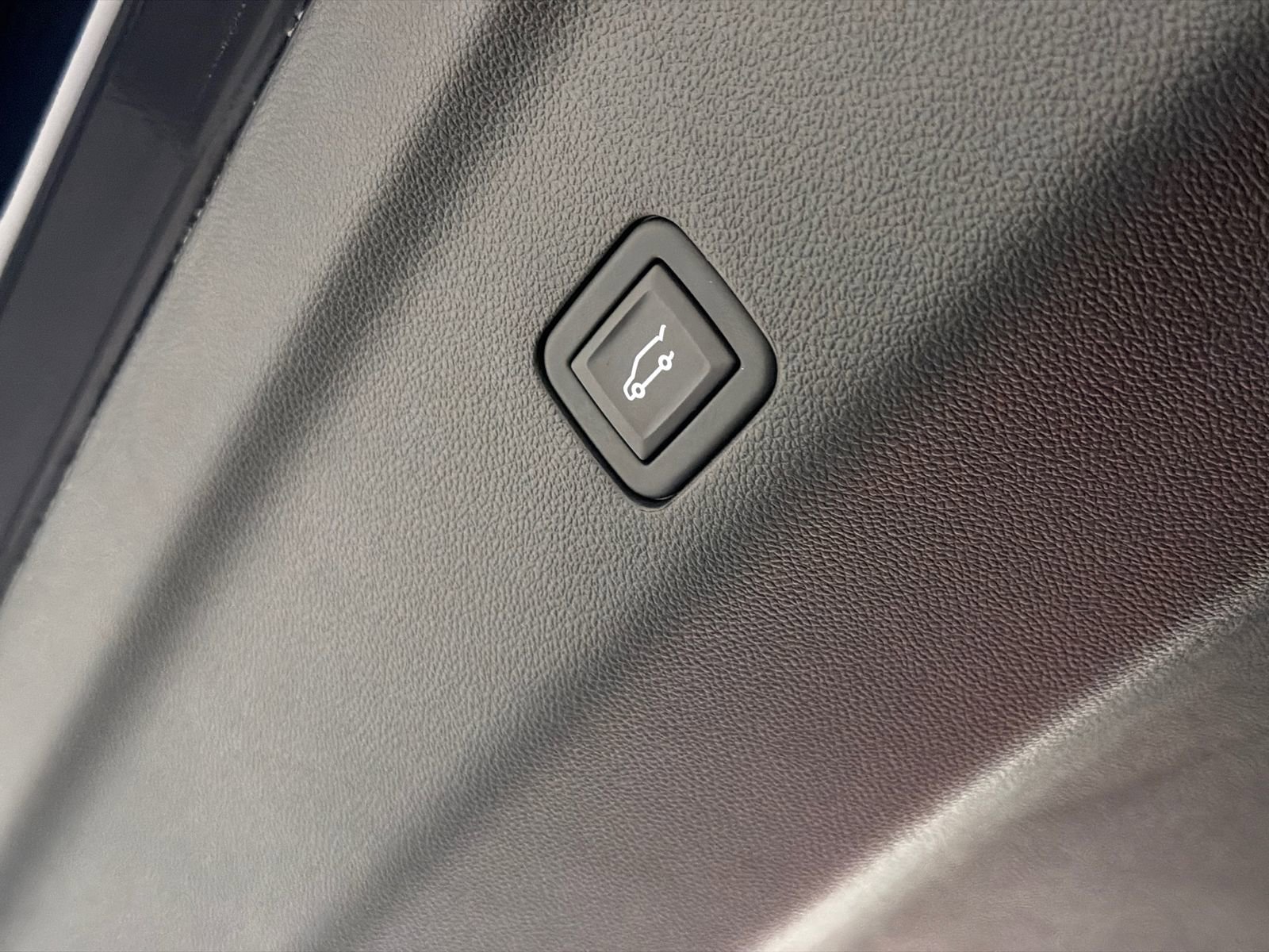 Used 2024 Chevrolet Suburban LT image 10