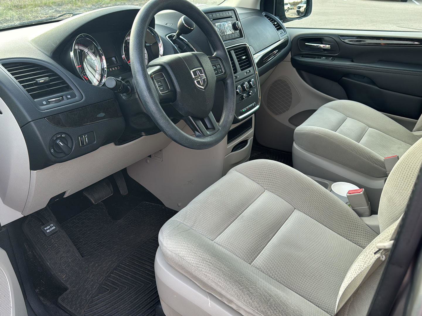 Used 2016 Dodge Grand Caravan SE w/ Quick Order Package 29E SE image 12