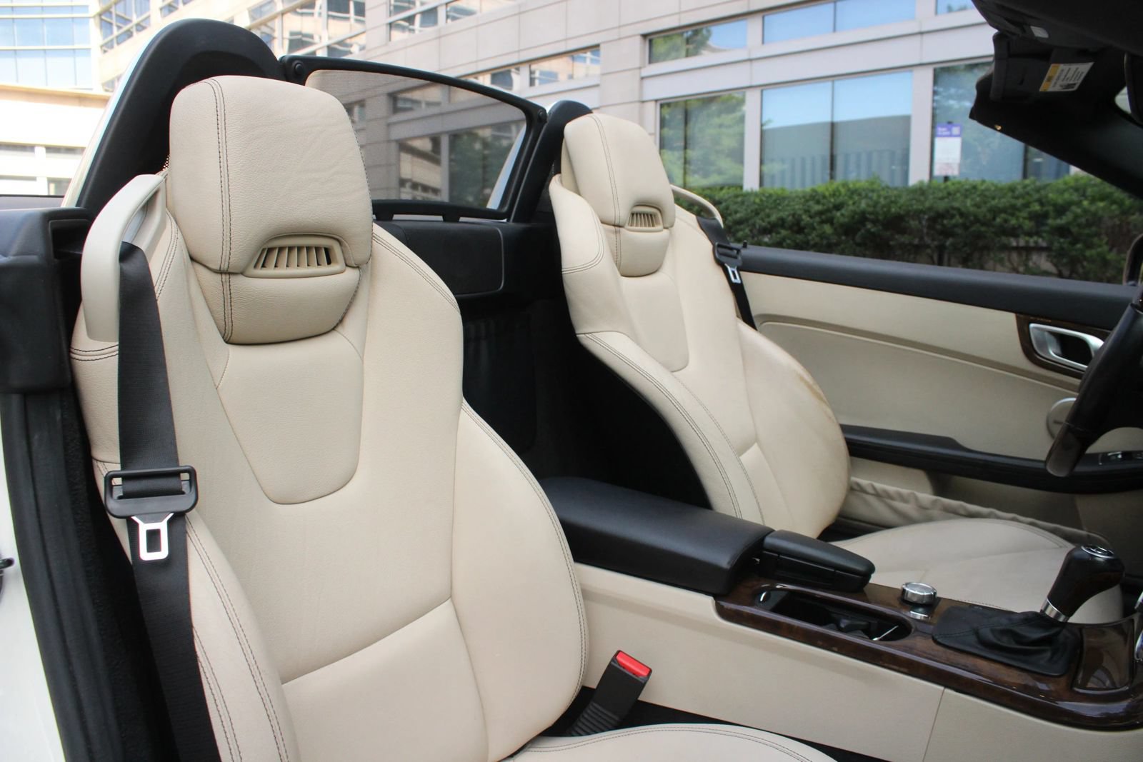 Used 2015 Mercedes-Benz SLK 350 w/ Multimedia Package image 21