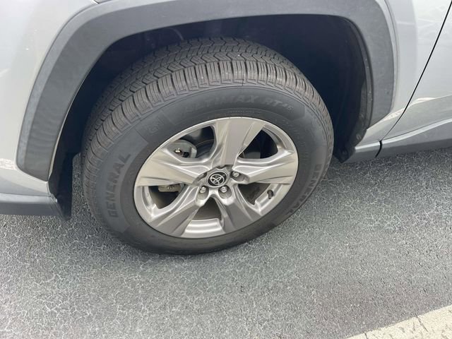 Used 2022 Toyota RAV4 XLE w/ Convenience Package image 5