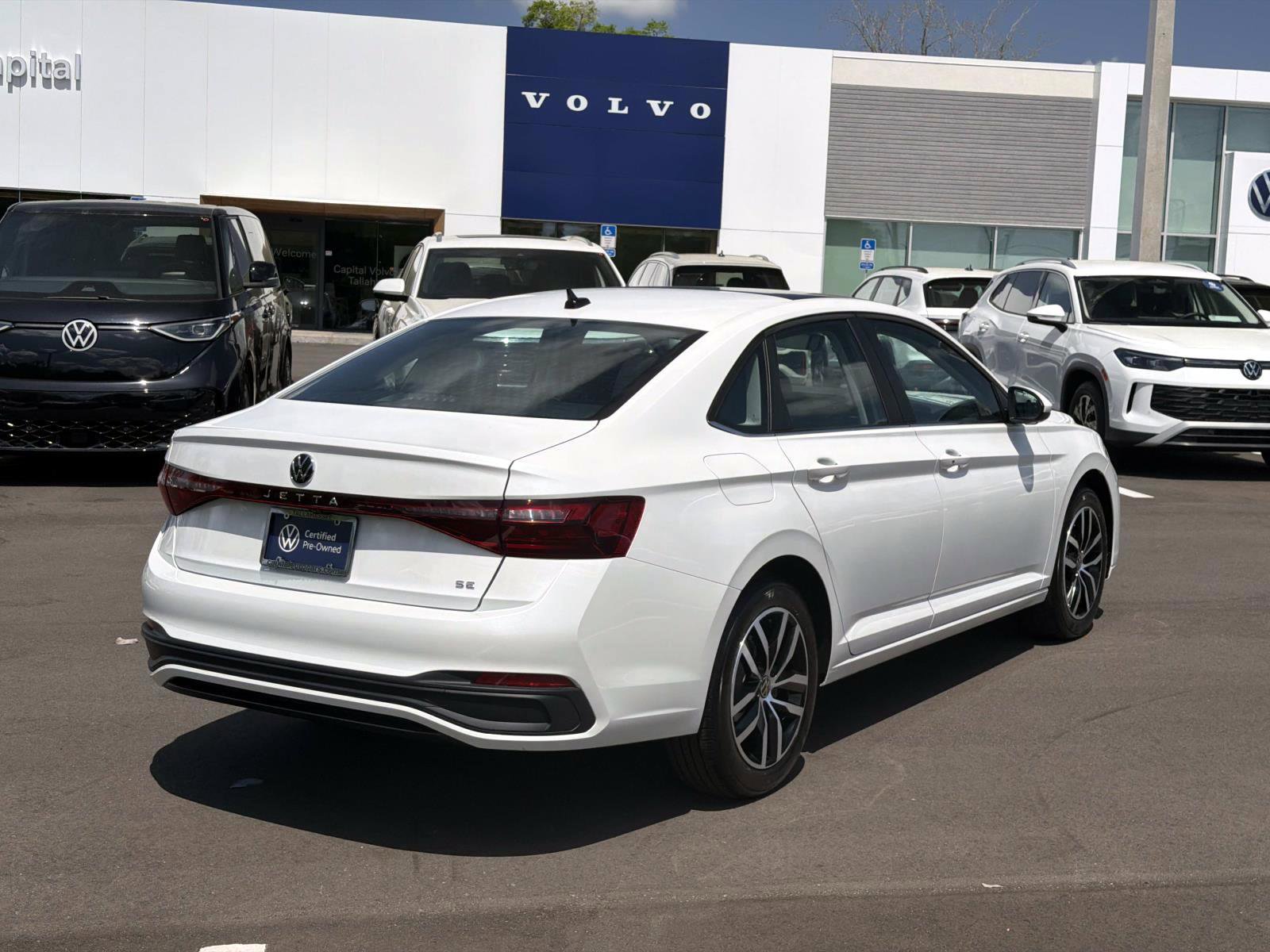Used 2025 Volkswagen Jetta SE image 5
