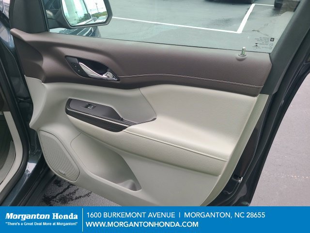 Used 2020 GMC Acadia SLT w/ LPO, Floor Liner Package FWD image 29