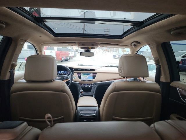 Used 2017 Cadillac XT5 Platinum w/ Driver Assist Package AWD/4WD image 3