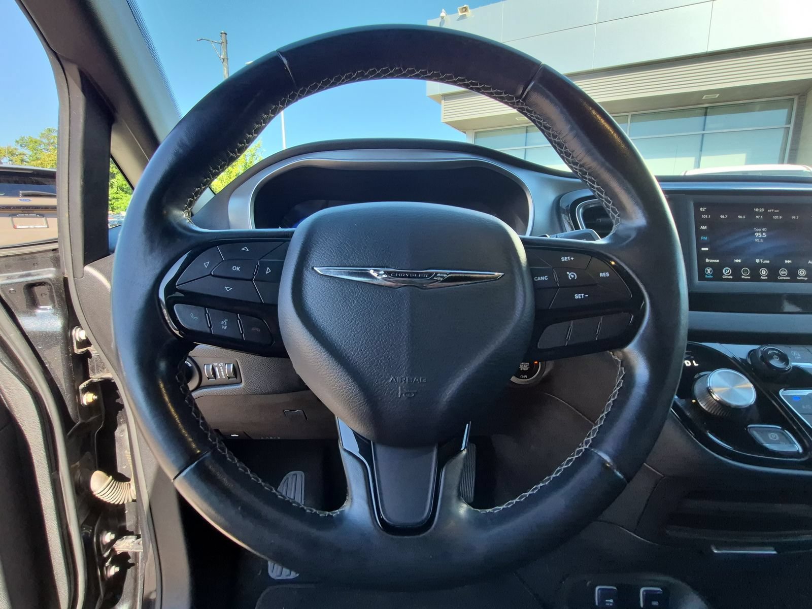 Used 2019 Chrysler Pacifica Touring Plus w/ S Appearance Package FWD image 19